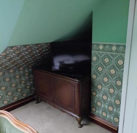 اتاق عادی, Willa Kraj