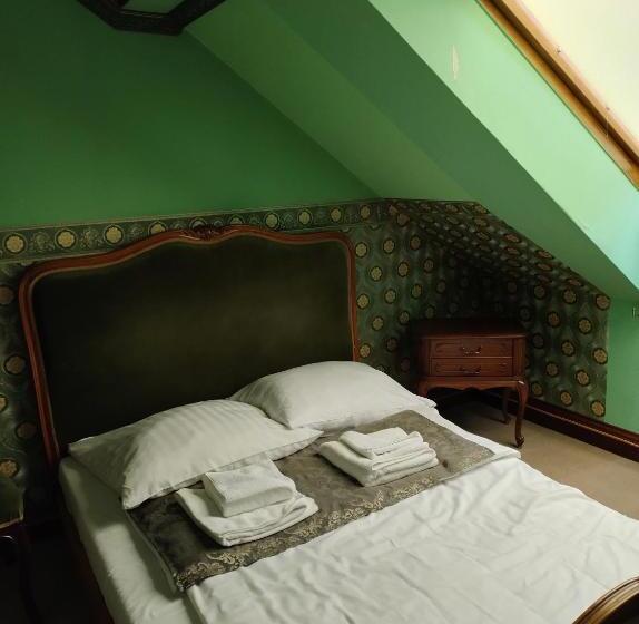 اتاق عادی, Willa Kraj