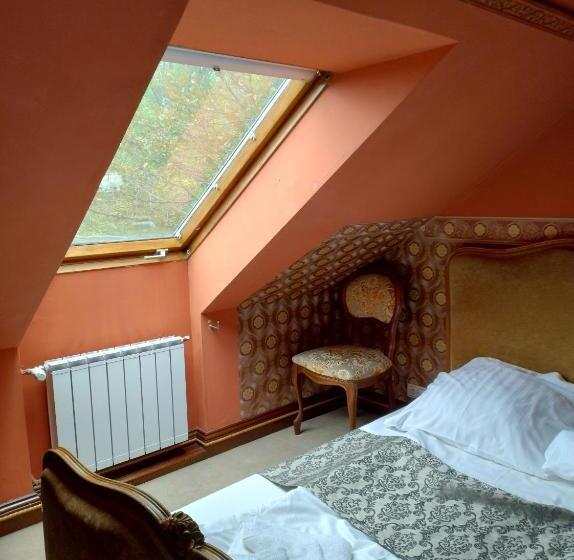 اتاق عادی, Willa Kraj