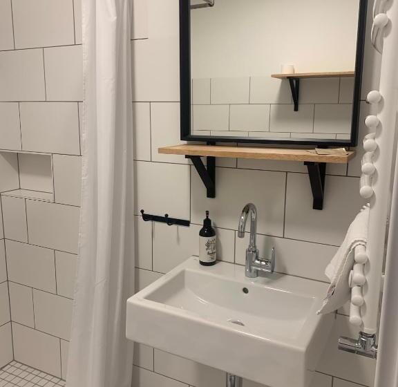 Номер Стандарт, Biała Wstążka B&b