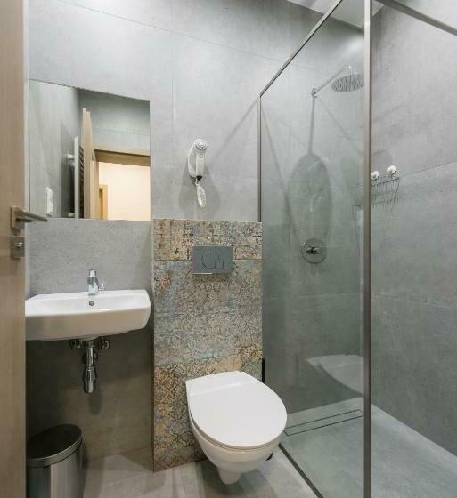 اتاق استاندارد یک تخته با سرویس بهداشتی مشترک, Hostel Sms