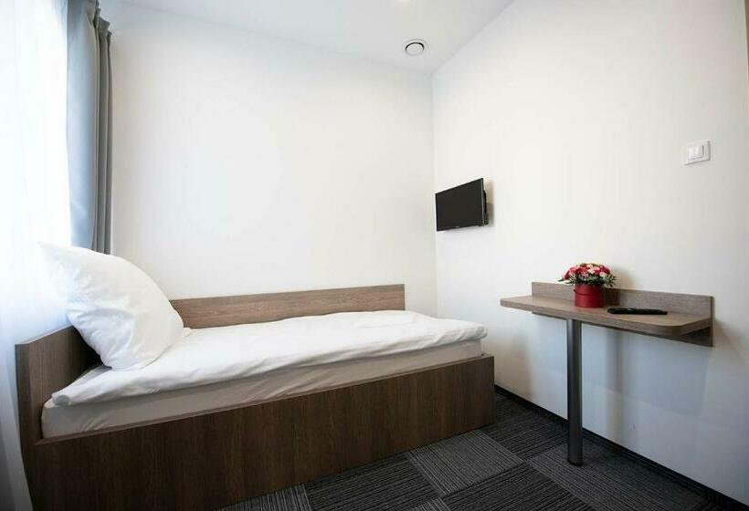 اتاق استاندارد یک نفره, Hostel Sms