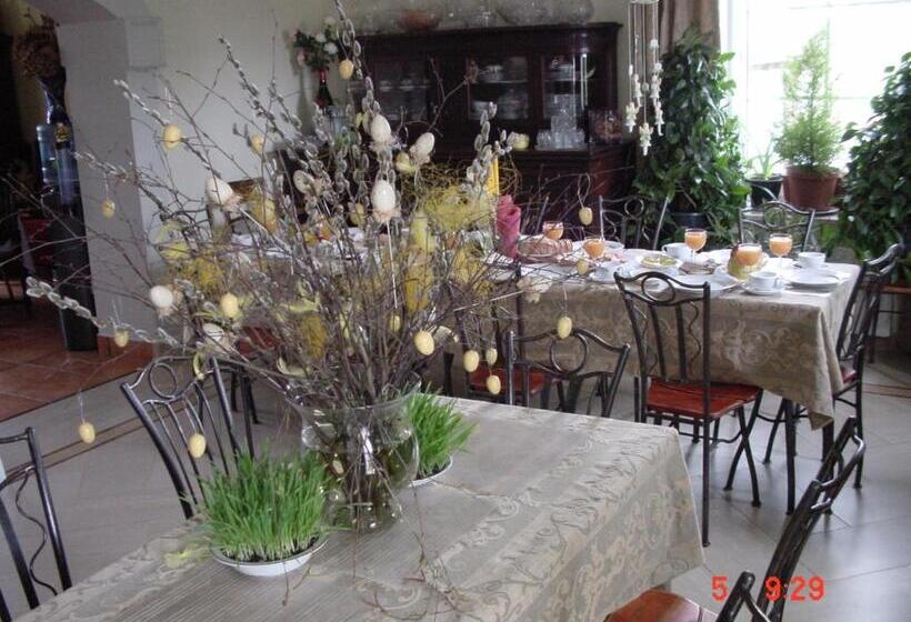 חדר סטנדרט לשלושה עם מרפסת, Agroturystyka Orzechowe Wzgórze