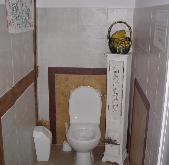 חדר סטנדרט טריפל חדר רחצה חיצוני, Agroturystyka Orzechowe Wzgórze