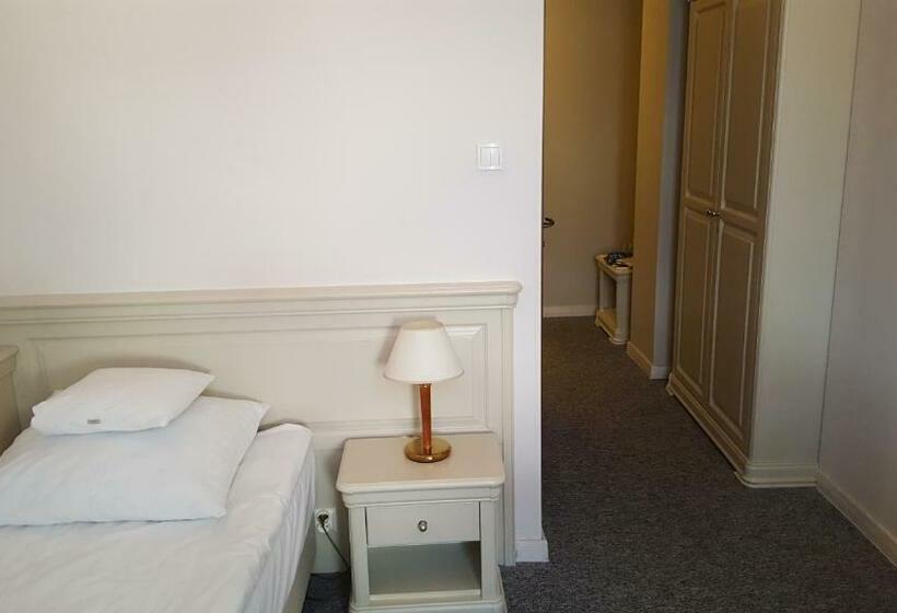 חדר סטנדרט יחיד, Dworek