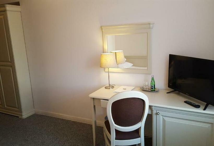 חדר סטנדרט יחיד, Dworek