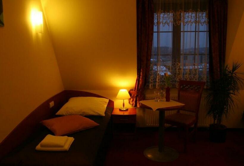 スタンダードルーム, Karolinka