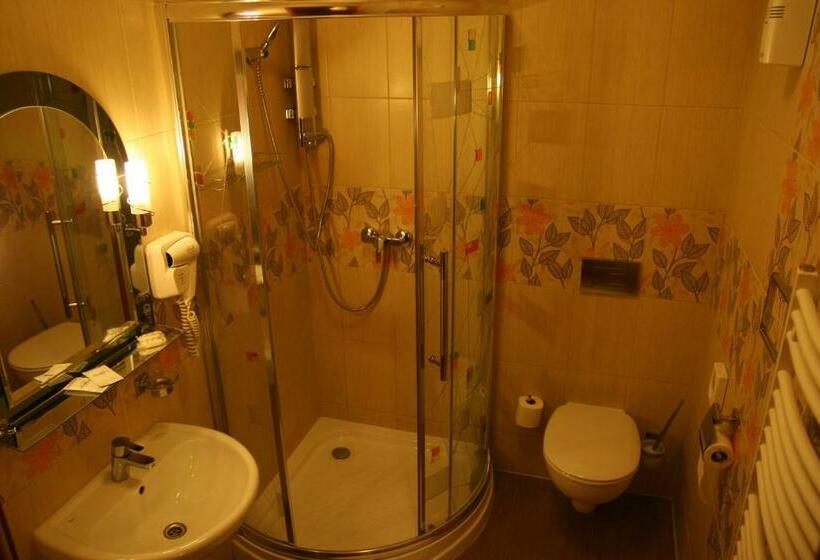 スタンダードルーム, Karolinka