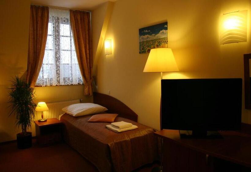 スタンダードルーム, Karolinka