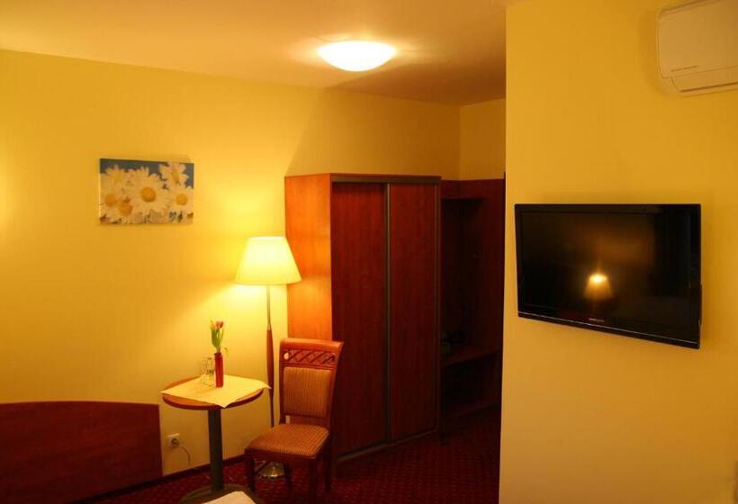 スタンダードルーム, Karolinka