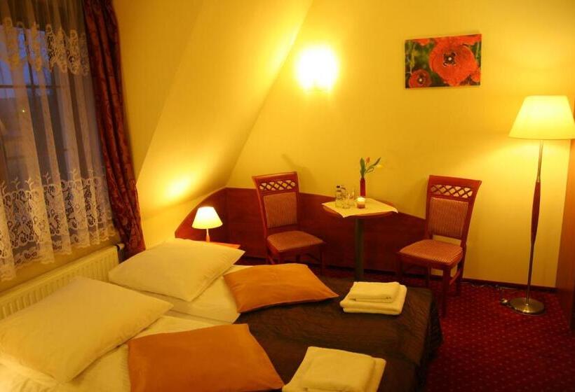 スタンダードルーム, Karolinka