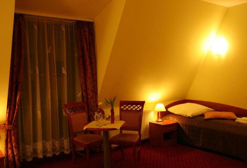 חדר סטנדרט, Karolinka