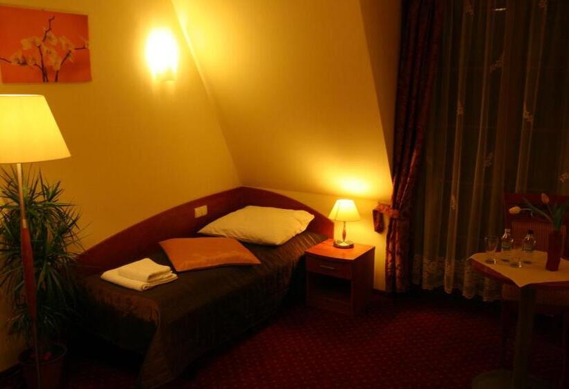 スタンダードルーム, Karolinka