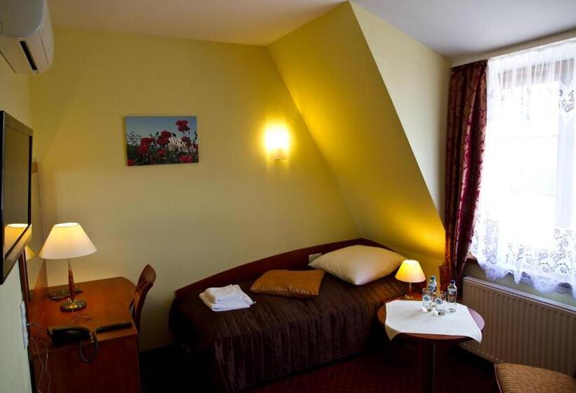 スタンダードルーム, Karolinka