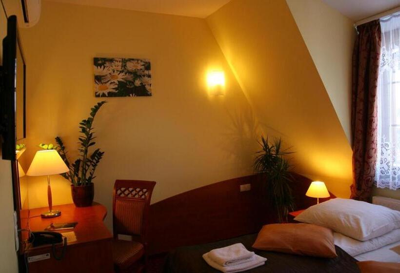 スタンダードルーム, Karolinka