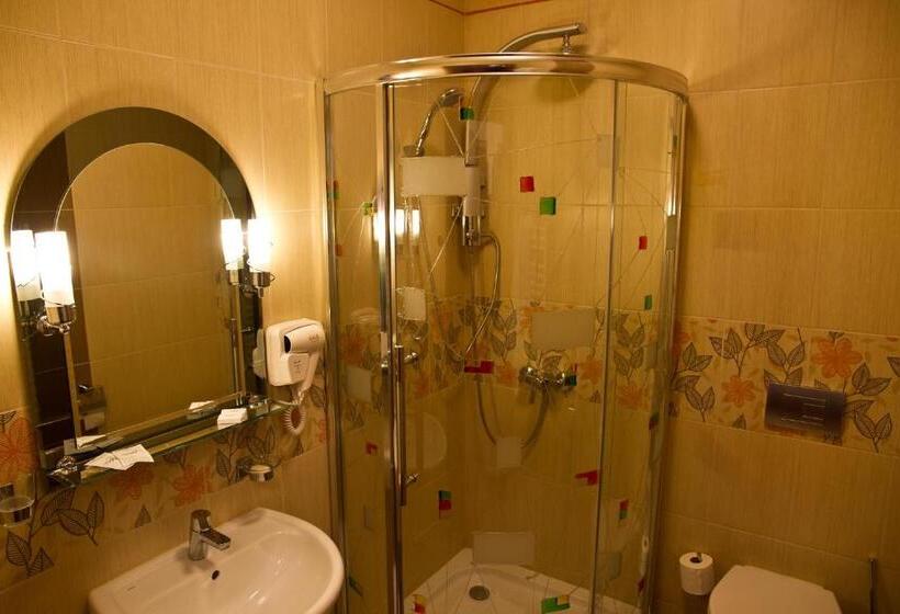 スタンダードルーム, Karolinka