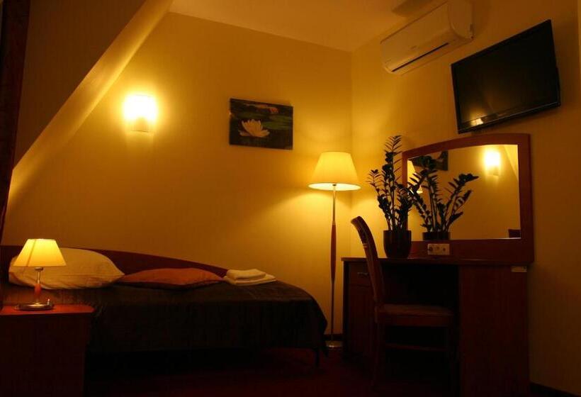 スタンダードルーム, Karolinka