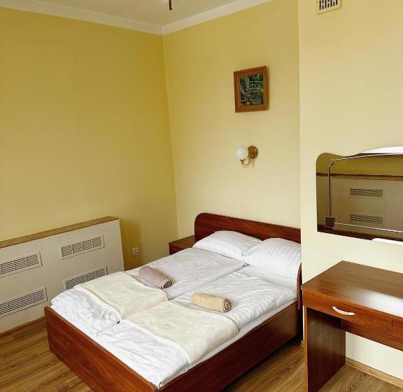 חדר סטנדרט לארבעה, Lubavia