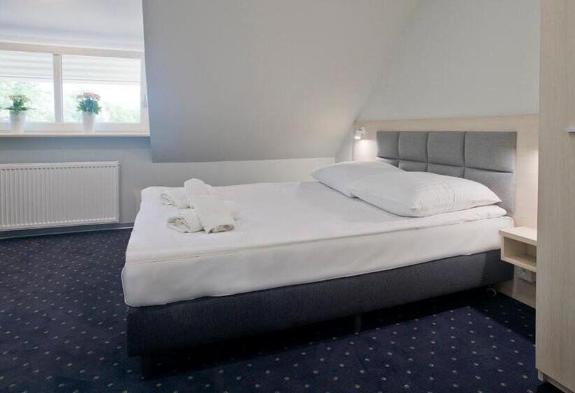 标准单人间, Podjadek