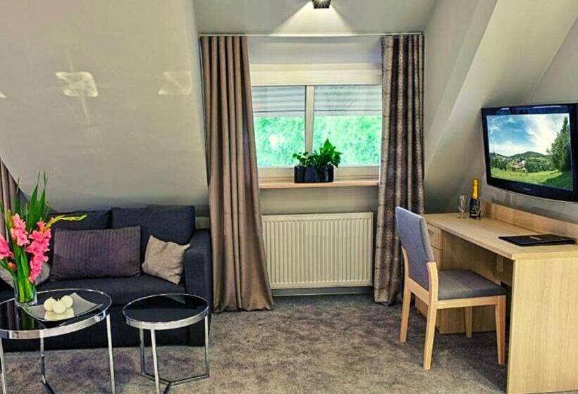 豪华房间, Podjadek