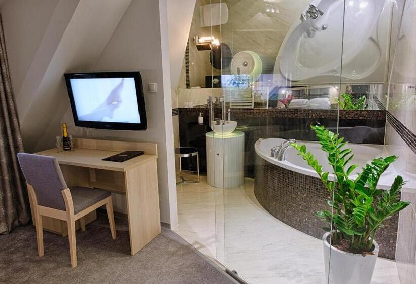 豪华工作室, Podjadek