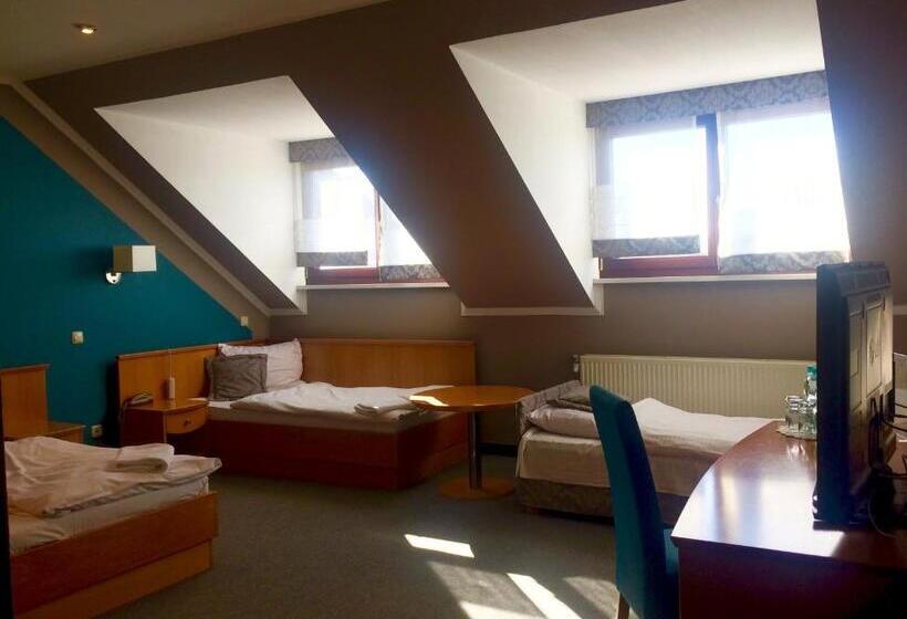 חדר סטנדרט לשלושה, Restauracja Tawerna Gliwice