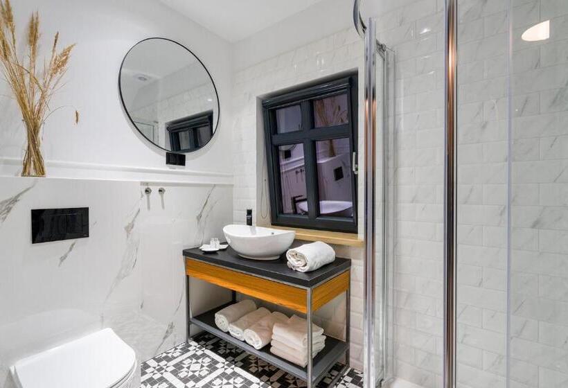 Standard studio with lake view, Kurort Kameralny