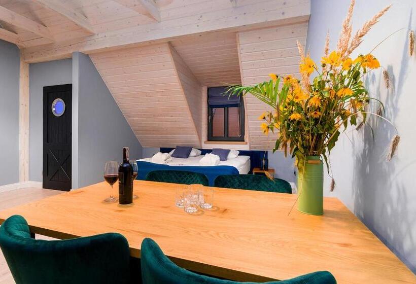 Standard studio with lake view, Kurort Kameralny