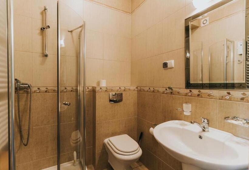 带阳台的豪华间, Grzechowisko