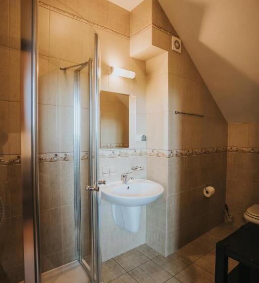 带观景的标准间, Grzechowisko