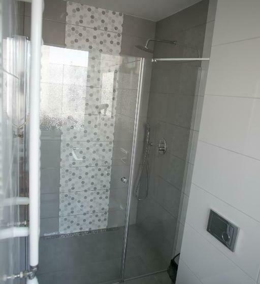 Номер Deluxe, Ik Corner