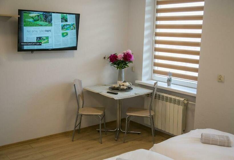 Номер Deluxe, Ik Corner