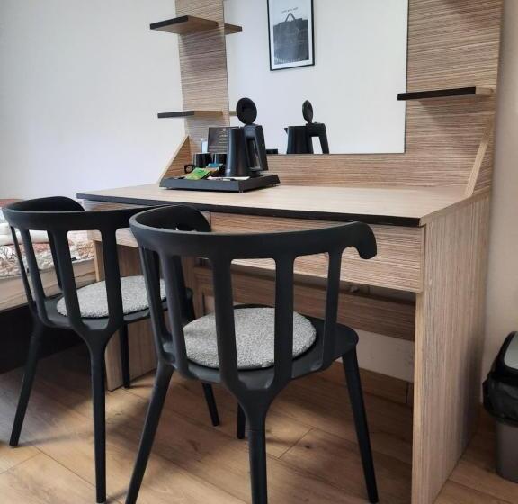 Quarto Estandar, Ik Corner