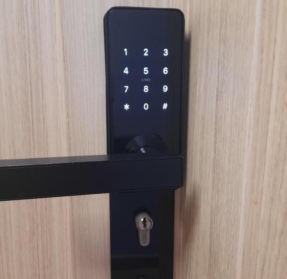 Номер Стандарт, Ik Corner