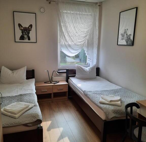 标准间, Ik Corner