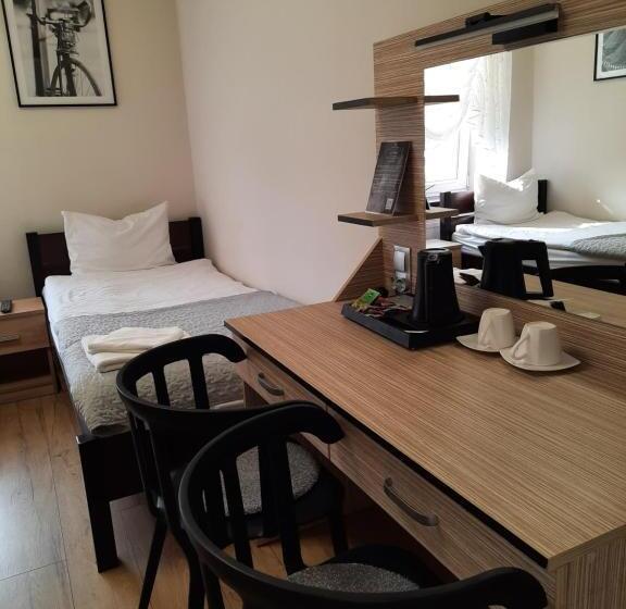 Quarto Estandar, Ik Corner
