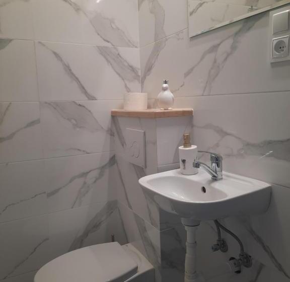 Quarto Estandar Individual, Ik Corner