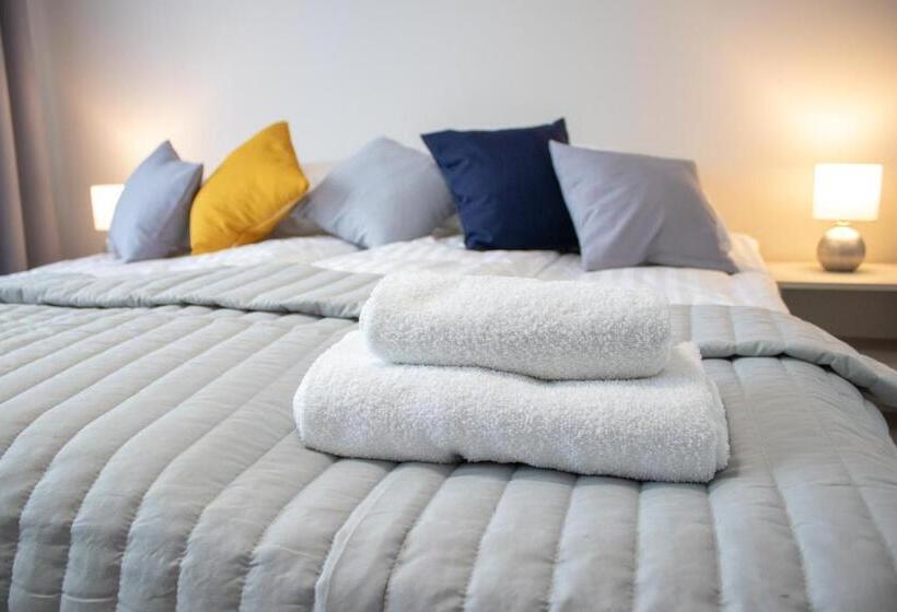 إستديو قياسى مزود بشرفة, Podomek