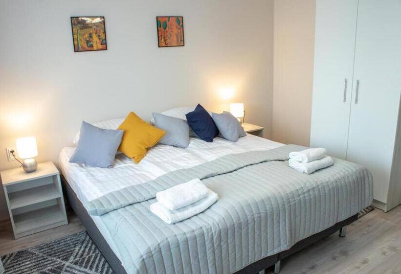 إستديو قياسى مزود بشرفة, Podomek