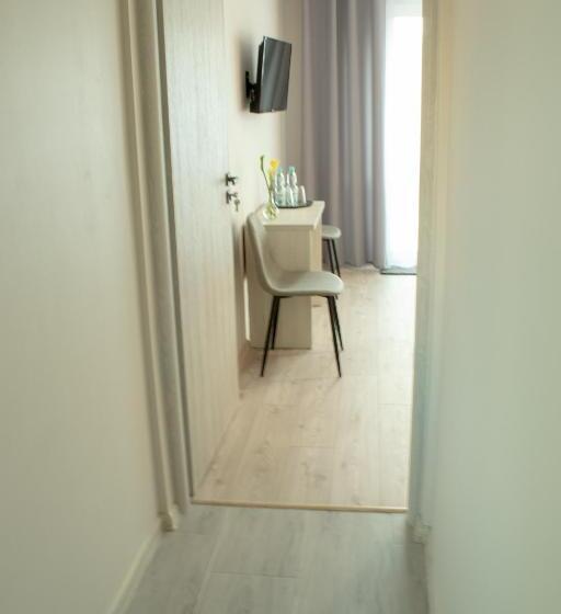 إستديو قياسى مزود بشرفة, Podomek