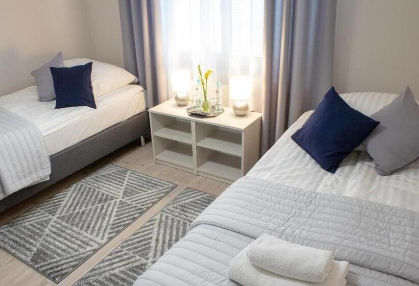 إستديو قياسى مزود بشرفة, Podomek