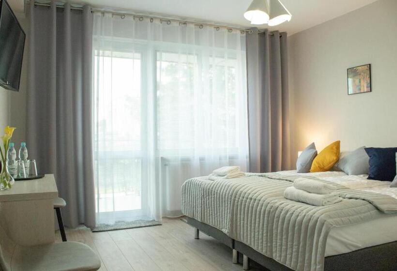 إستديو قياسى مزود بشرفة, Podomek