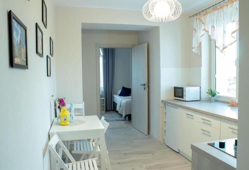 إستديو قياسى مزود بشرفة, Podomek