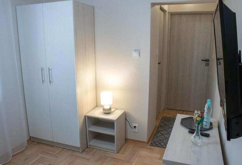 غرفة أساسية, Podomek