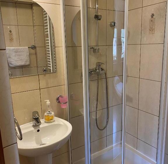 スタンダード4人部屋, Pohulanka