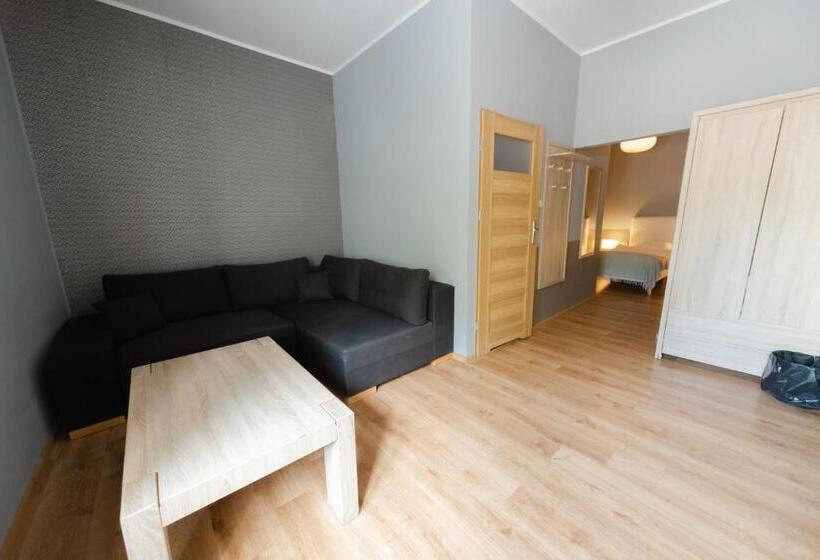 חדר משפחתי, Słoneczna