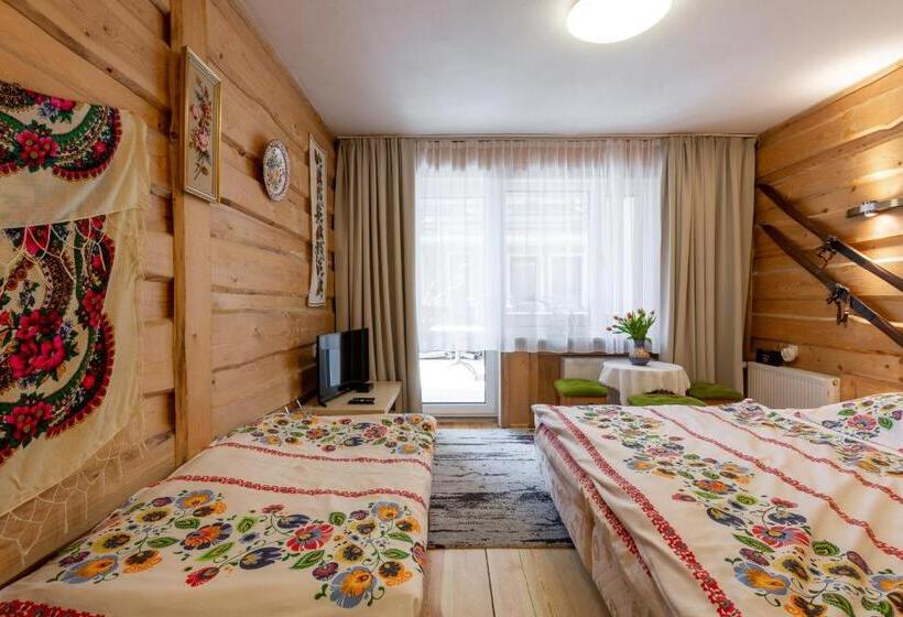 غرفة قياسية ثلاثية مزودة بشرفة, Topaz