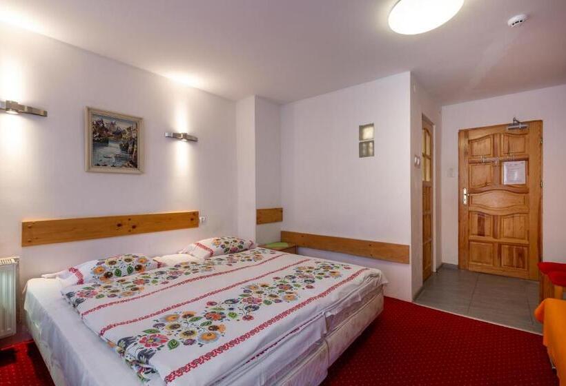 غرفة قياسية رباعية مزودة بشُرفة, Topaz