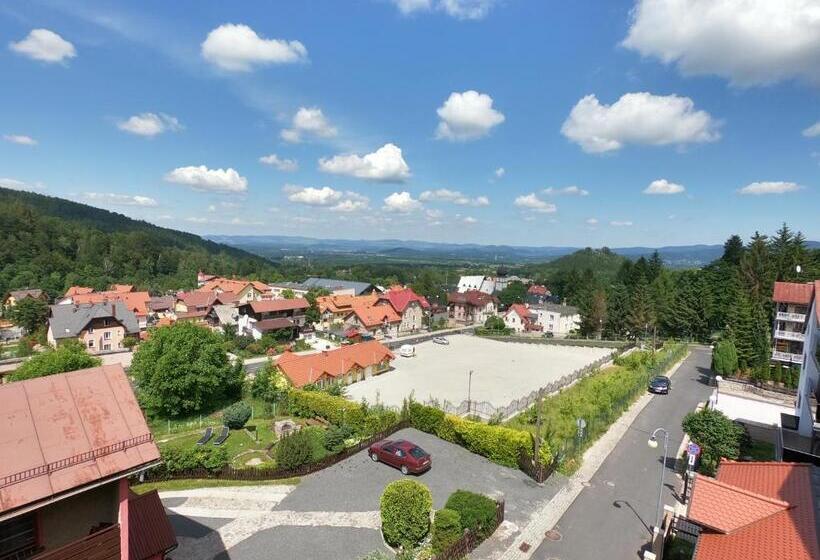 إستديو قياسى مزود بشرفة, Topaz