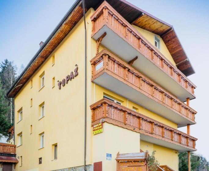 إستديو قياسى مزود بشرفة, Topaz